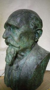 Busto de Echegaray.