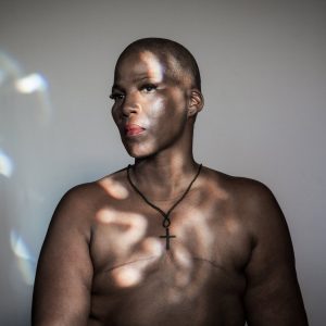 'Paulette Leaphart, de Nueva Orleans, caminó con el pecho descubierto desde Biloxi, Misisipi, hasta Washington, D. C., el verano pasado para crear conciencia sobre los problemas financieros de los pacientes con cáncer. Credit Béatrice de Géa para The New York Times'. Fuente: nytimes.com
