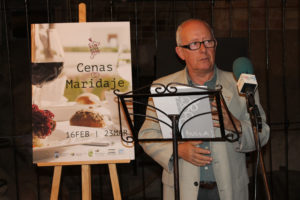 Pachi Larrosa, secretario del jurado, leyendo el acta.