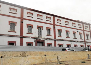 Fachada del antiguo cuartel de carabineros de Puerto de Mazarrón. PAULA RUBIO